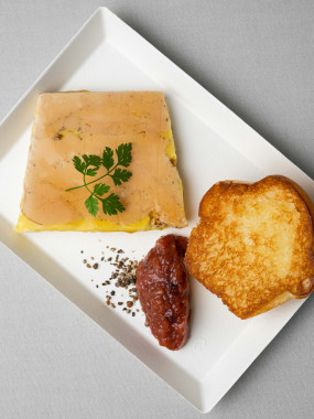 Foie gras de canard maison, chutney à la mangue 