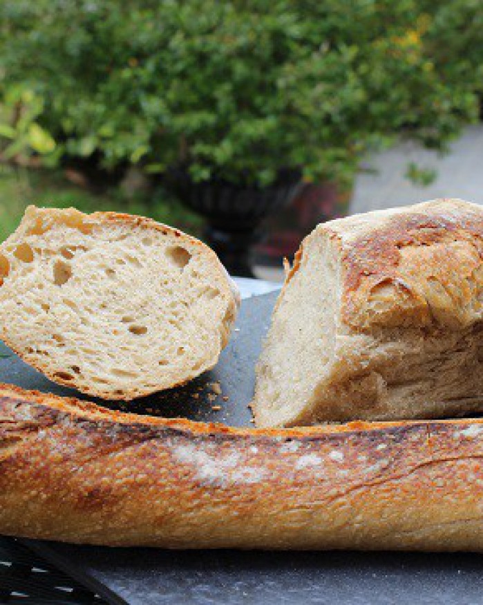 Buffet de pains spéciaux cuits au feu de bois