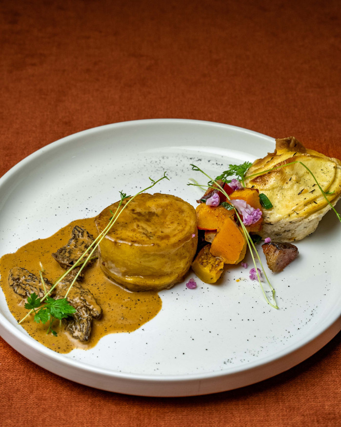 Chapon farci aux morilles et crème d'Isigny