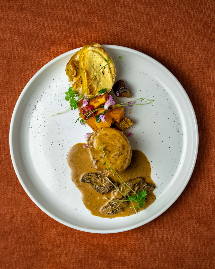 Chapon farci aux morilles et crème d'Isigny