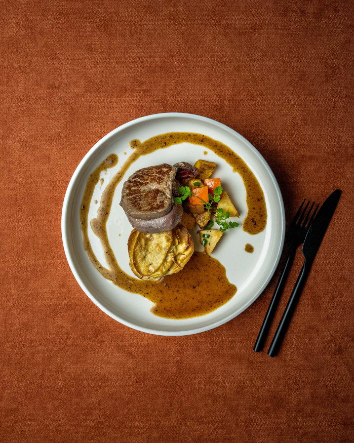 Filet de boeuf poêlé, jus corsé à la truffe d'été