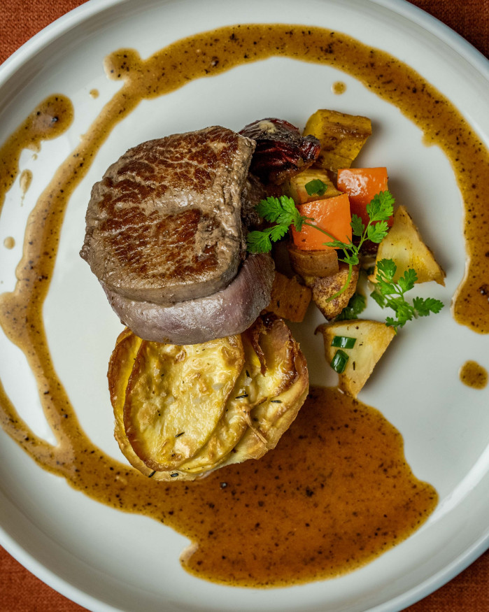 Filet de boeuf poêlé, jus corsé à la truffe d'été