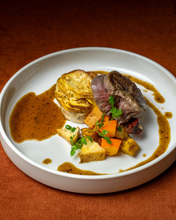Filet de boeuf poêlé, jus corsé à la truffe d'été