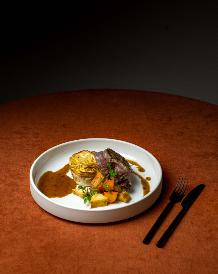 Filet de boeuf poêlé, jus corsé à la truffe d'été