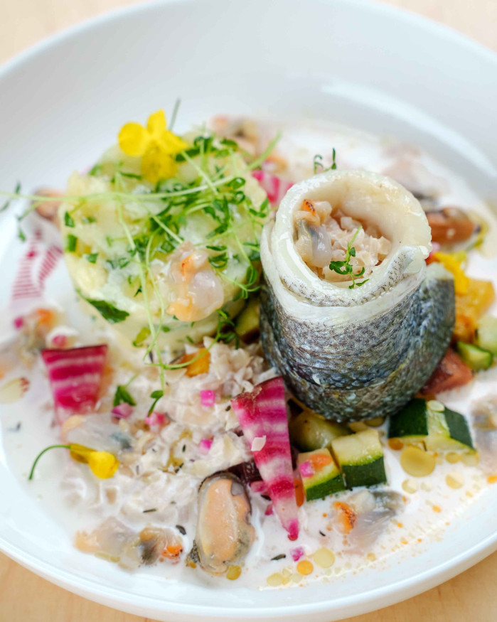 Tournedos de bar, marinière de coquillages